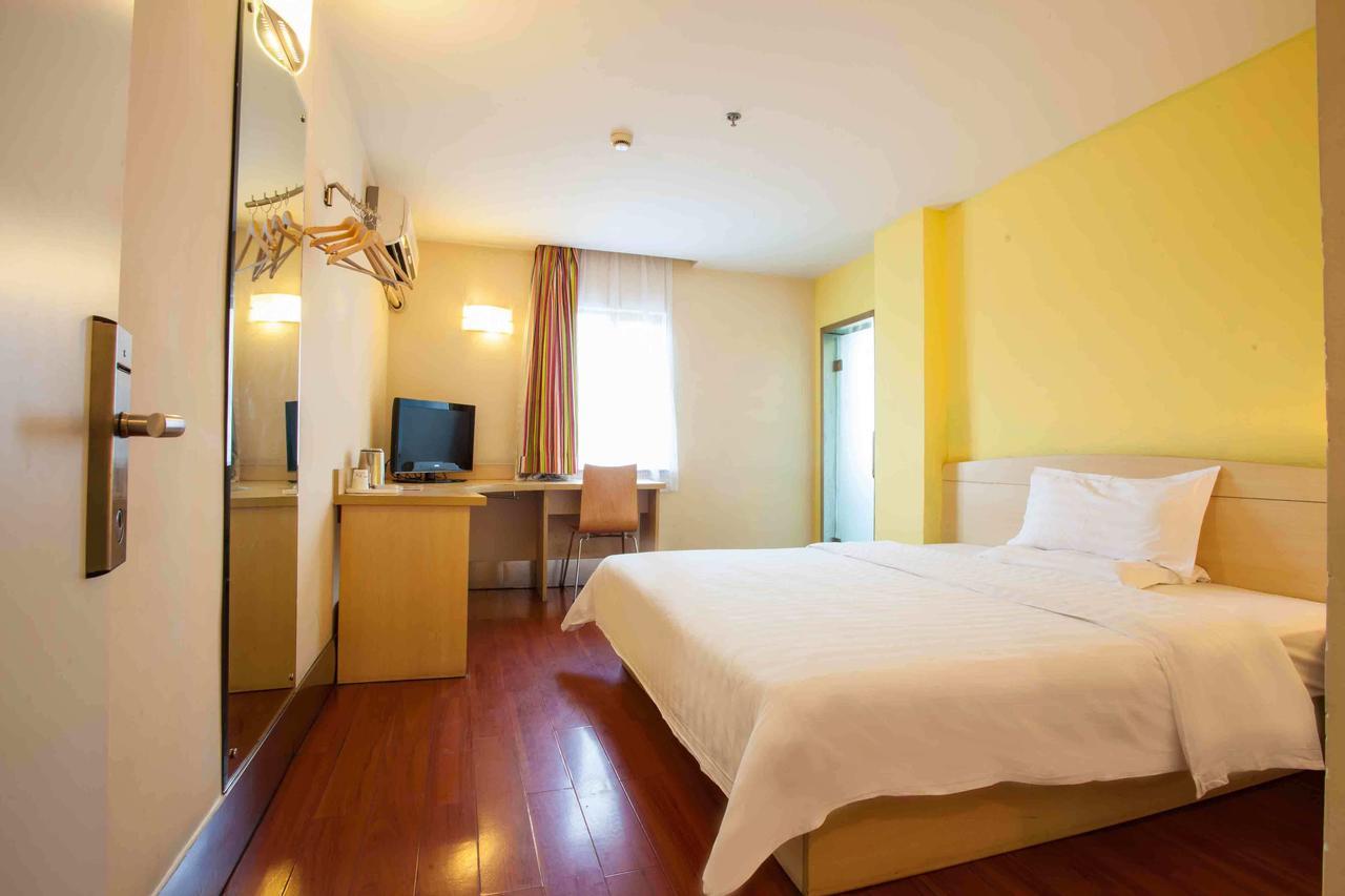 7Days Premium Guangzhou Tianhe Gangding Гуанчжоу Номер фото